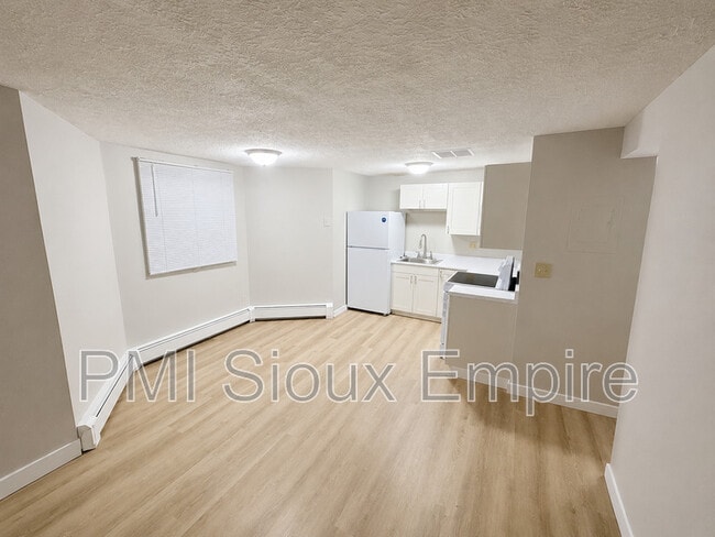 Foto del edificio - 112 N Prairie Ave