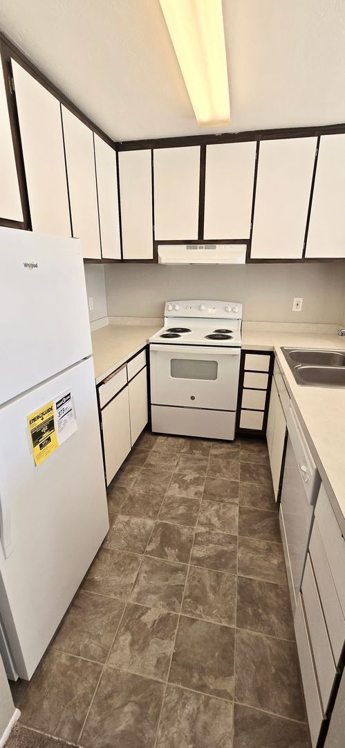 Foto del edificio - Charming 1-Bedroom Condo with Partial Bay Views & Summer Fireworks!