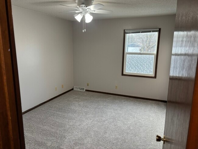 Building Photo - 5277 NW Torgerson Dr