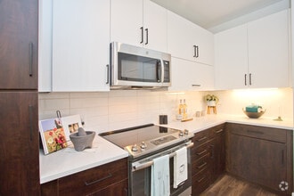 1BR, 1BA - 1B-2 - 744 SF - Trovita Rio