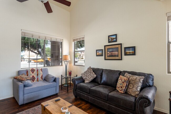 Foto del edificio - Gated Community 2 Bed/2 Bath Condo Furnished Long term Boat deep garage