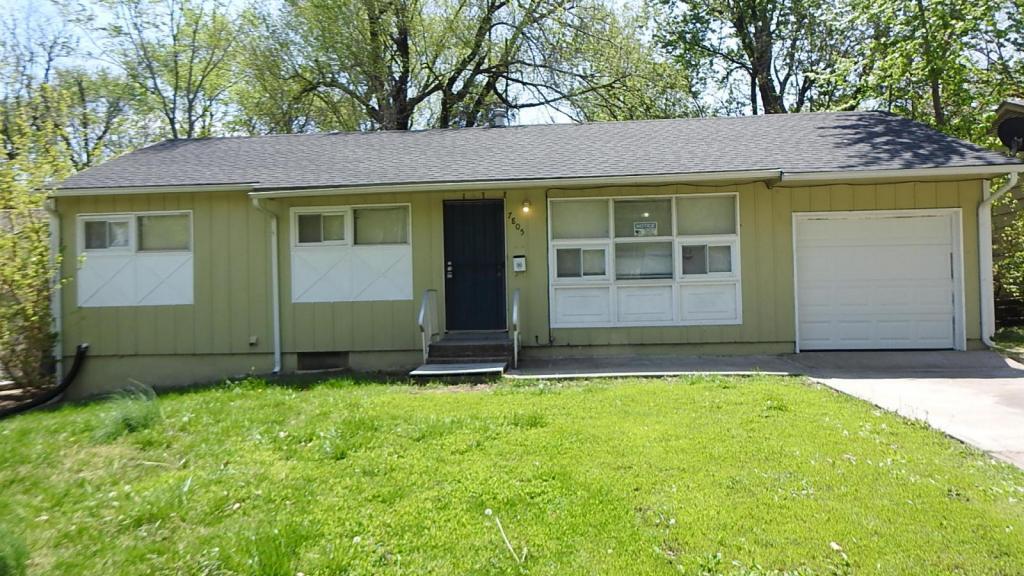 Primary Photo - 7805 E 111th Terrace