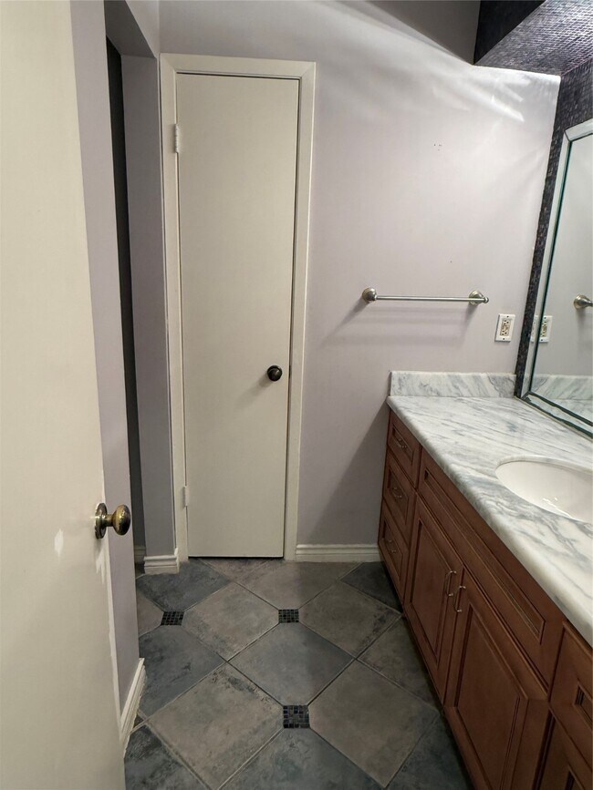 Foto del edificio - 4027 Summit Valley Dr