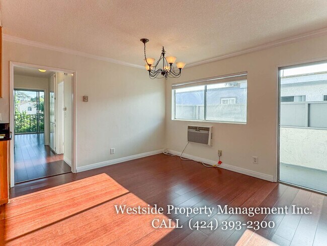 Foto del edificio - 1827 S Barrington Ave