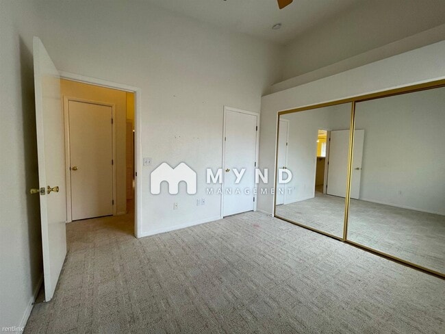 Building Photo - 2110 Los Feliz St