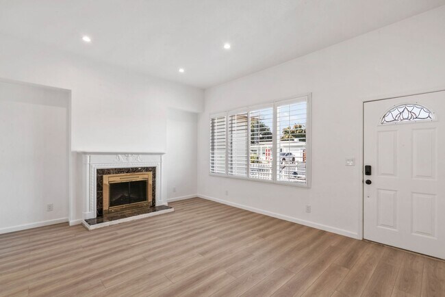 Foto del edificio - Move-In Ready Gem with Convenient Location