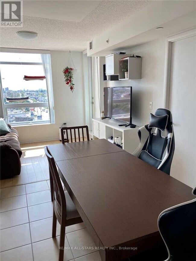 Building Photo - 830 Lawrence Ave W