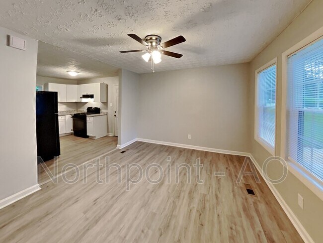 Foto del edificio - 2797 Revere Dr NW