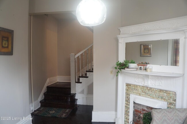 Foto del edificio - 226 W Burnett Ave