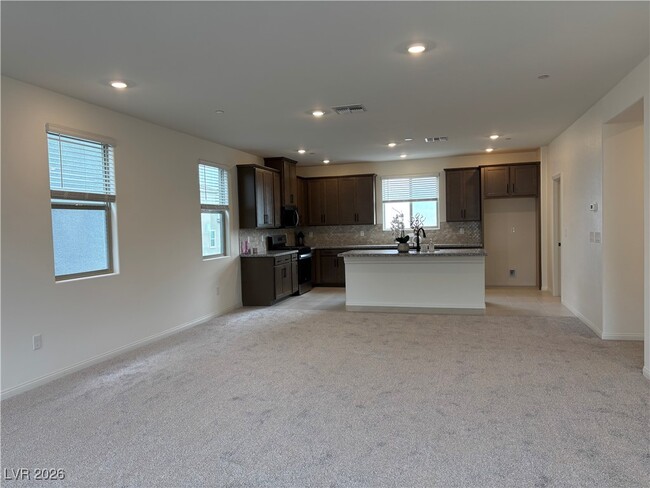 Building Photo - 1505 Little Penguin St