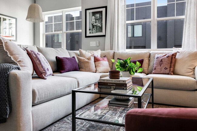 Building Photo - 1405 Napoleon St