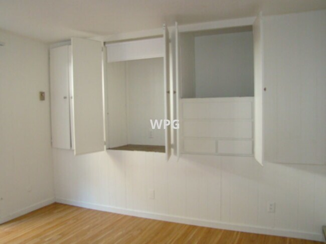 Building Photo - 772 Live Oak Ave