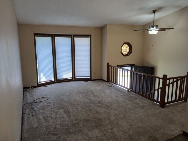 Foto del edificio - 3 bedrooms, 2 bathrooms, 2 car garage with fenced in yard!