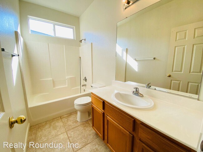 Building Photo - 3 br, 2 bath House - 3017 Tree Swallow Cir