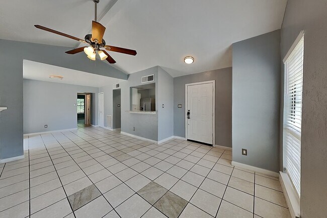 Foto del edificio - 420 Dollins St