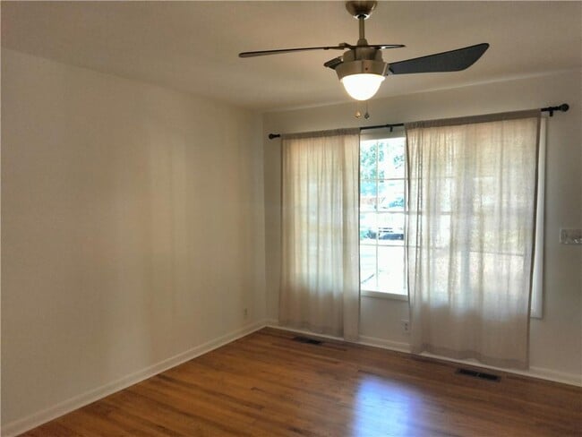 Building Photo - 1009 Verdi Way