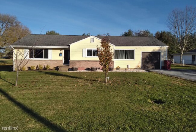 Building Photo - 3 br, 1 bath House - 815 Mullins St