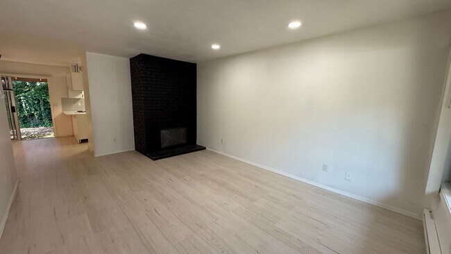 Foto del edificio - Great Duplex 2bd 2bath Big yard, Parking, ...