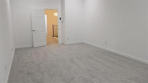 Foto del edificio - 5126 Lyndhurst Dr