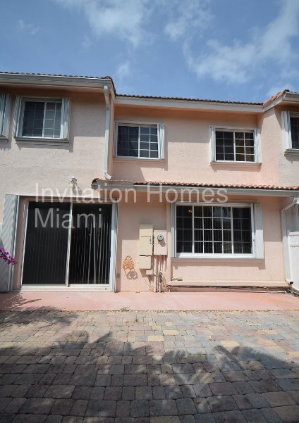 Foto del edificio - 2920 Port Royale Ln S