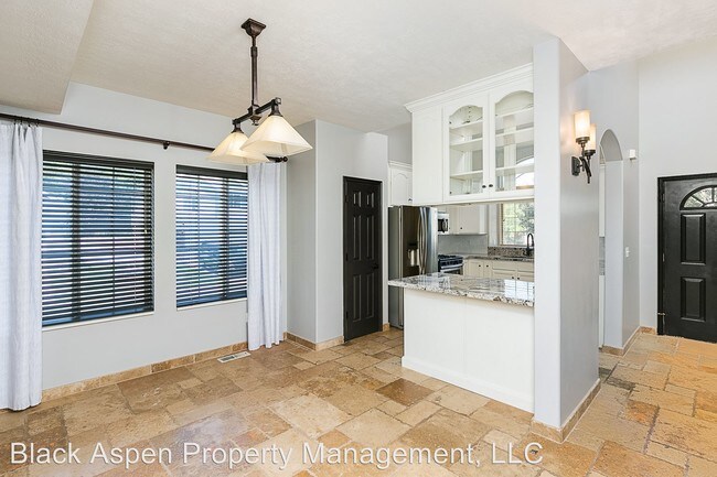 Foto del edificio - 4 br, 3.5 bath House - 11804 S. Burkwood