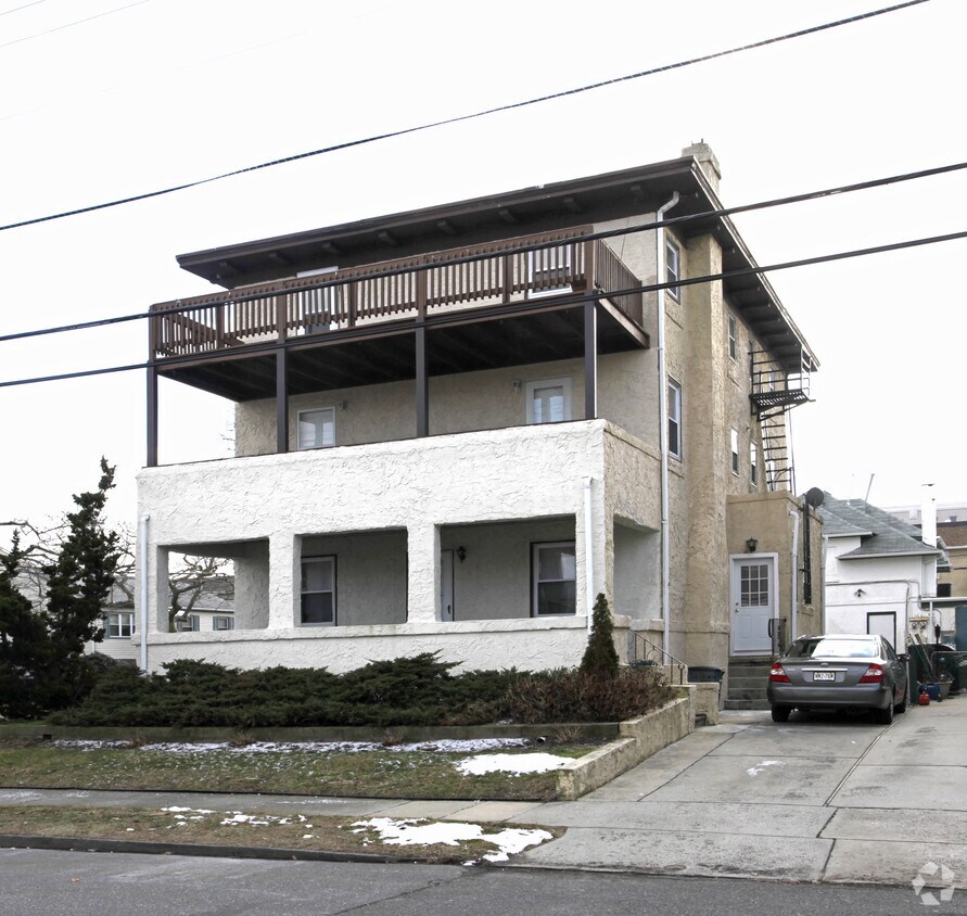 Primary Photo - 711 Beach Ave