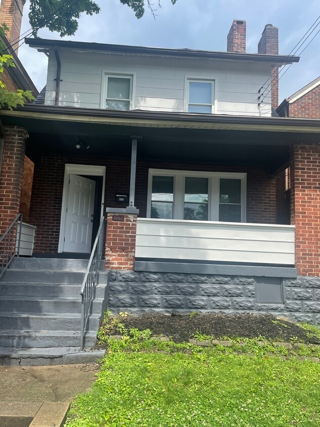 Primary Photo - 3052 Zephyr Ave