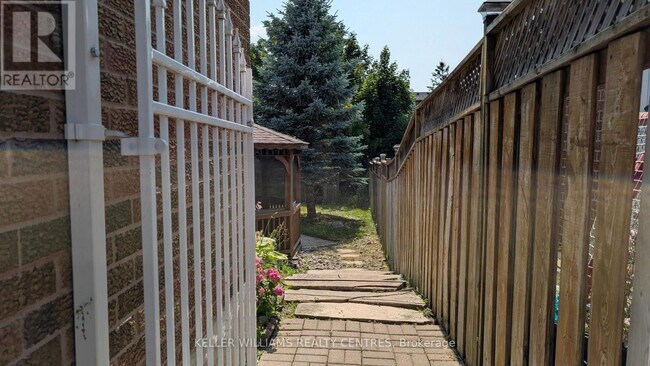 Photo du bâtiment - 96 Carrick Ave