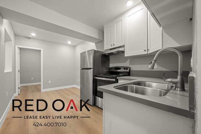 Building Photo - Recently Updated One Bedroom with Contempo...