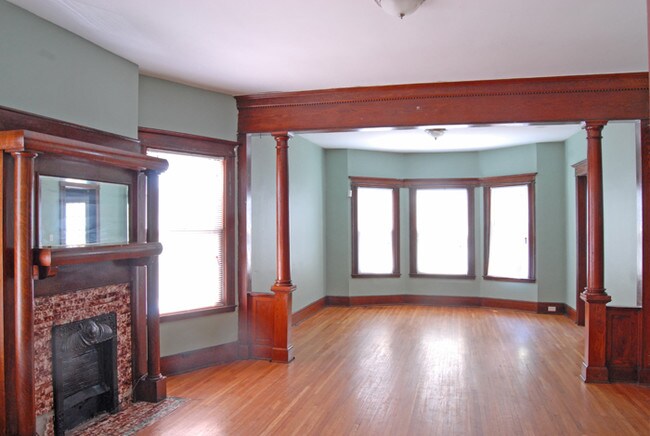 Foto del edificio - 132 Blaine Ave