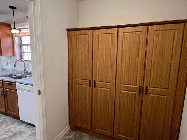 Building Photo - All Brick 3 Bedroom, 2 Bathroom near Twin Oaks