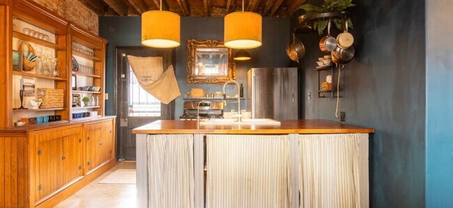 Foto del edificio - 5 Bedroom/3.5 Bath home