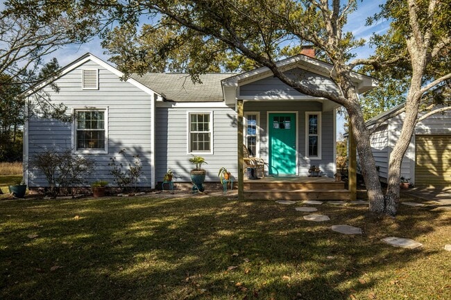 Building Photo - Marsh View Beaufort Home Available Now