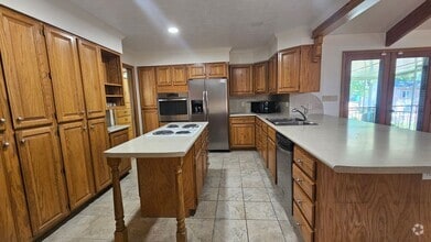 Building Photo - 728 W 800 S