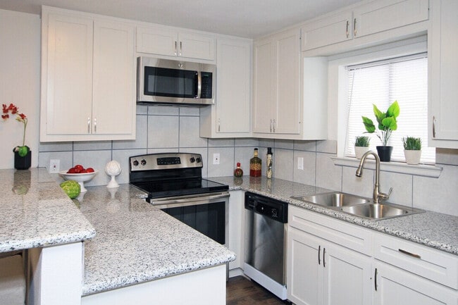 Building Photo - BlueBird Apartments