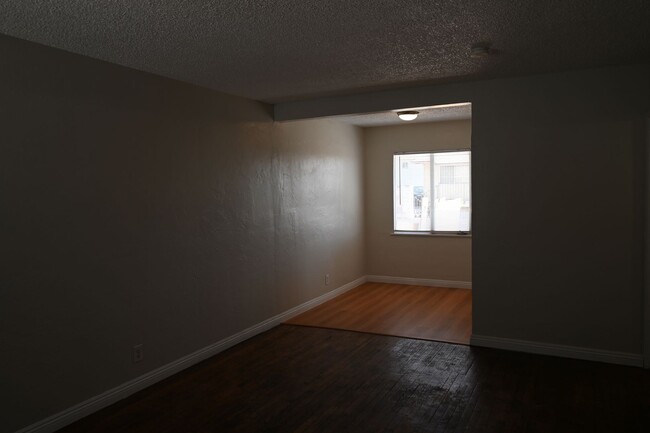 Building Photo - 304N 14th St - Charming 1950s 1 bedroom Ap...