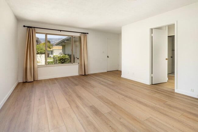 Building Photo - Beautiful 2/2 Condo in Hidden Valley!