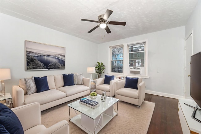 Building Photo - 1359 Bryant St NE