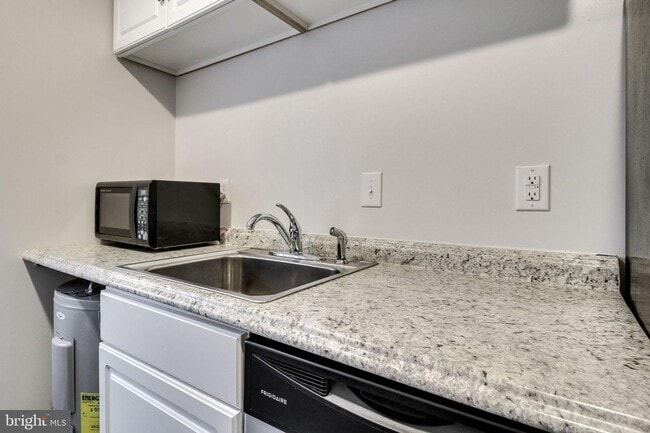 Building Photo - 2026 Move-In Special – $500 LEASE SIGNING BONUS!! Affordable 2-Bedroom Apartment in Southeast DC