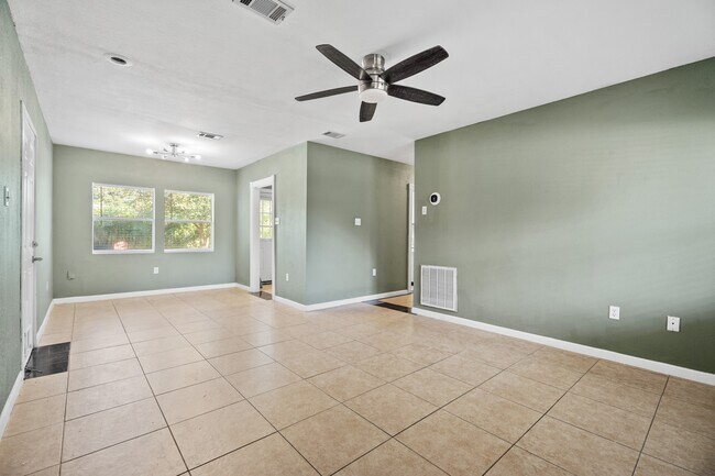 Foto del edificio - 108 Bonita Ave