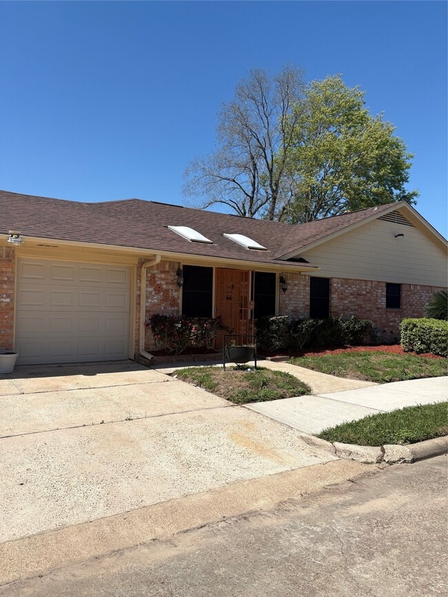 Building Photo - 8450 Bigwood St