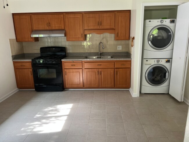 Foto del edificio - 1239 Broadrock Ct