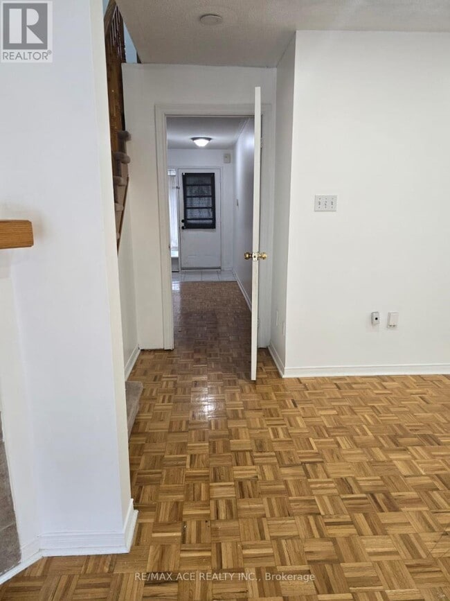 Building Photo - 104 Sunfield Rd