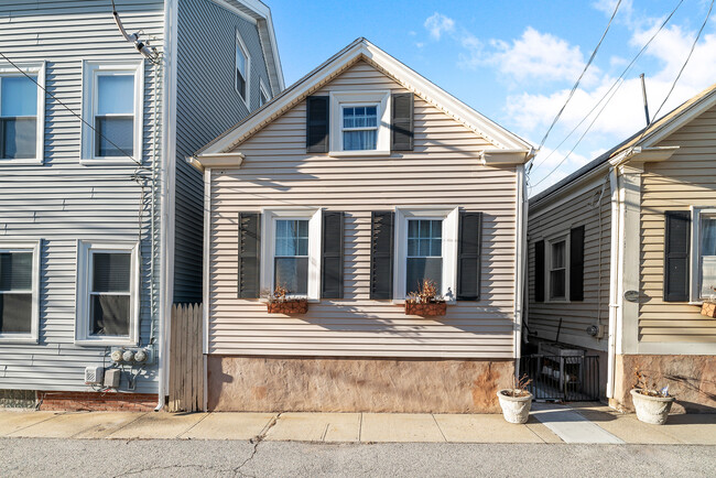 Cottage Exterior - 23 West St