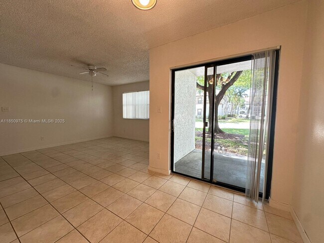 Foto del edificio - 520 S Park Rd