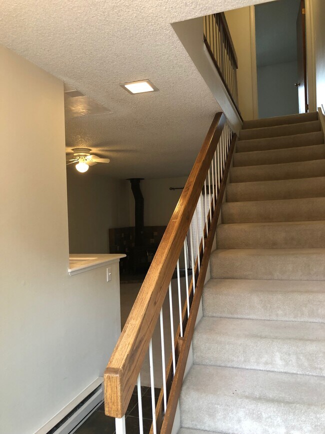 Stairs/entrance - 610 Dell Plz