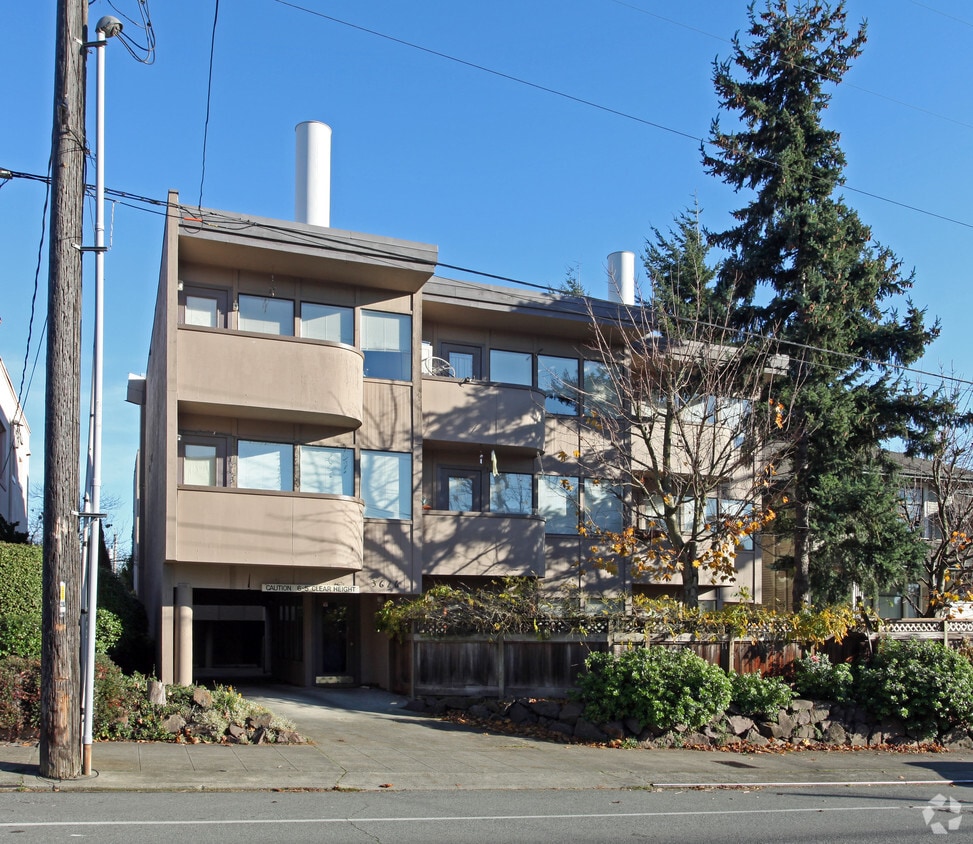 Primary Photo - Wallingford Vista Apartments