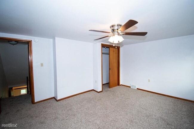 Building Photo - 2 br, 1 bath Townhome - 4459 4th St
