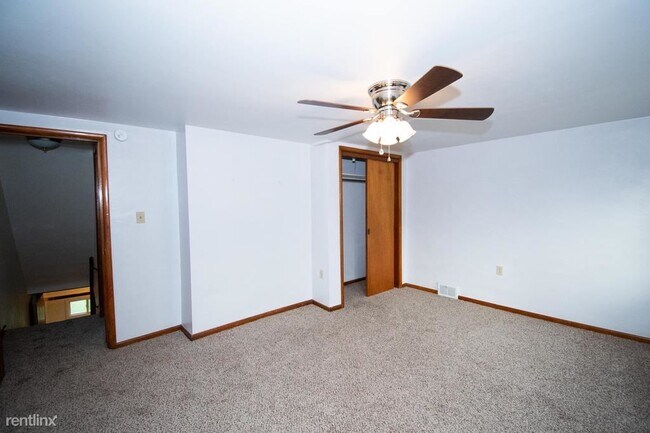 Foto del edificio - 2 br, 1 bath Townhome - 4459 4th St