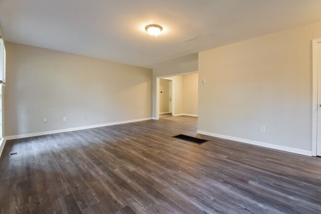 Building Photo - 842 Bonneville Terrace NW